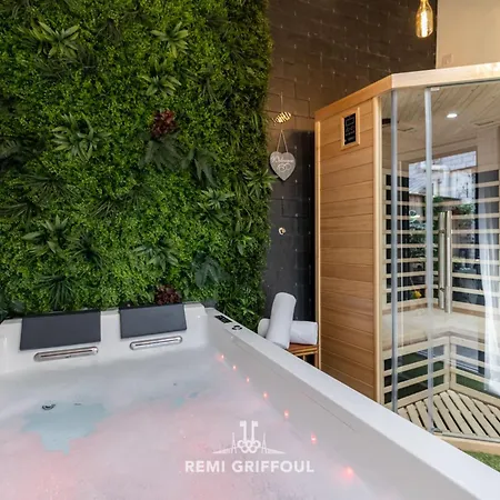 Semesterbostad Le De Lou Hot Tub Sauna & Private Patio 2 Guests *