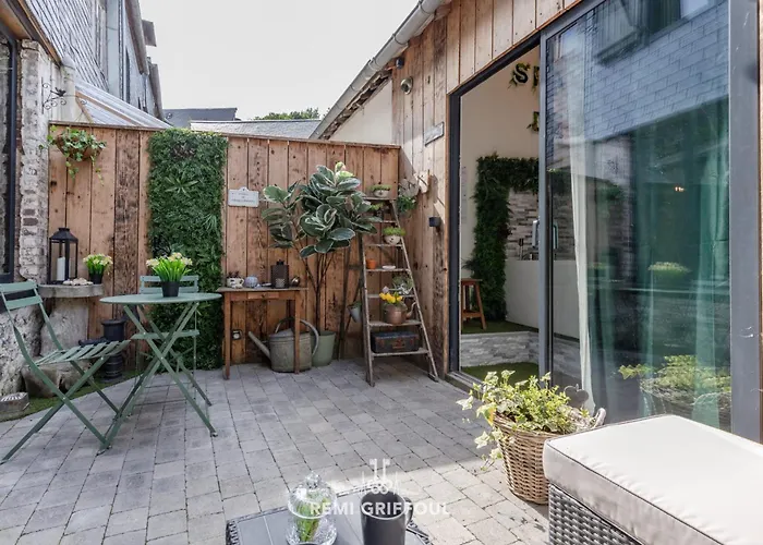 Le De Lou Hot Tub Sauna & Private Patio 2 Guests * 옹플뢰르