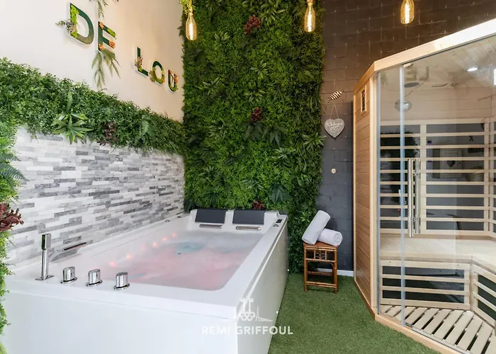 펜션 Le De Lou Hot Tub Sauna & Private Patio 2 Guests 옹플뢰르