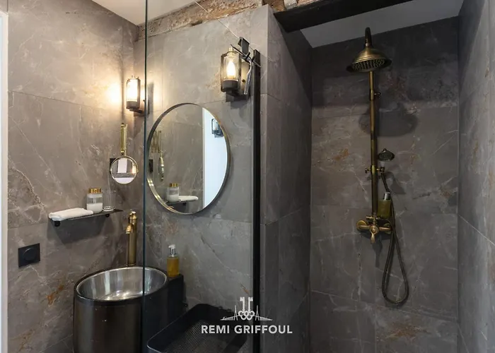 Le De Lou Hot Tub Sauna & Private Patio 2 Guests 펜션 *