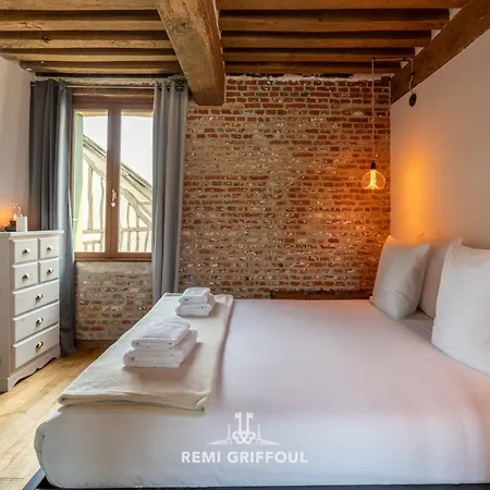 Tatil Evi Le De Lou Hot Tub Sauna & Private Patio 2 Guests *