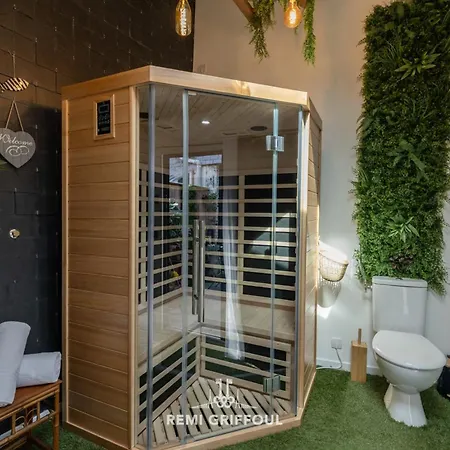 בית נופש Le De Lou Hot Tub Sauna & Private Patio 2 Guests *