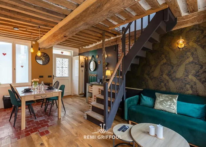 Dom wakacyjny Le De Lou Hot Tub Sauna & Private Patio 2 Guests