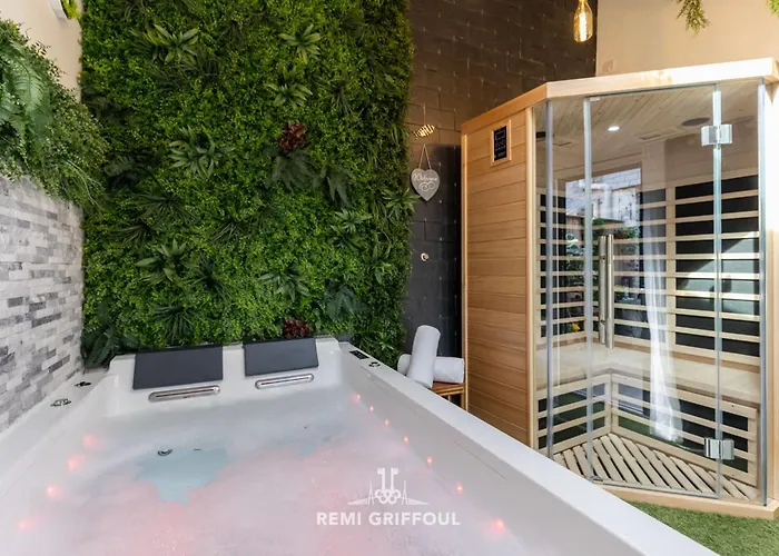 Dom wakacyjny Le De Lou Hot Tub Sauna & Private Patio 2 Guests *